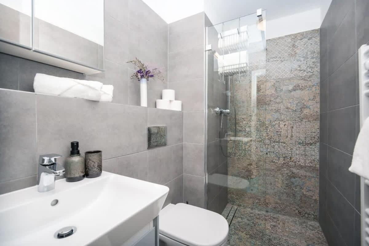City Center Apartment - Modern & Elegant 布拉迪斯拉发 外观 照片